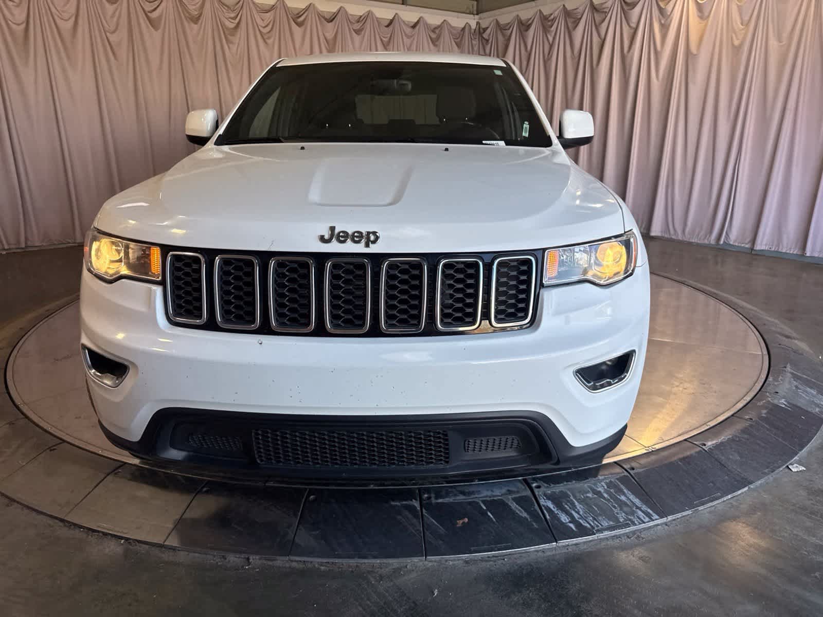 Used 2017 Jeep Grand Cherokee Laredo AWD/4WD image 2