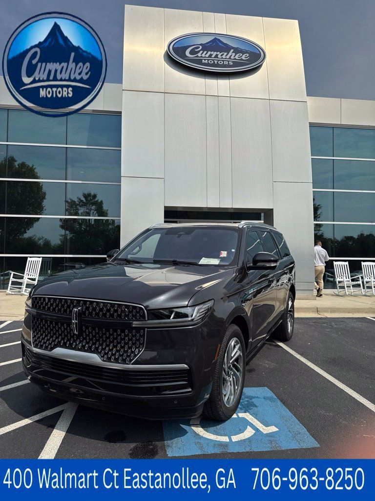 Used 2025 Lincoln Navigator Reserve AWD/4WD image 1