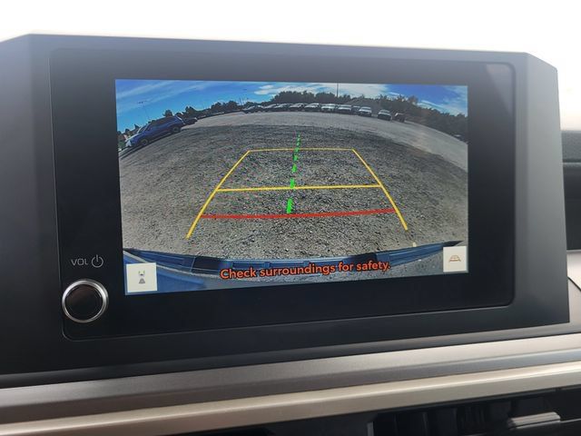 Used 2024 Toyota Tacoma SR5 AWD/4WD image 17