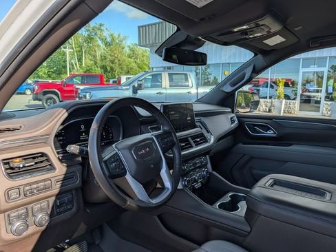Used 2023 GMC Yukon SLT w/ SLT Luxury Package AWD/4WD image 15