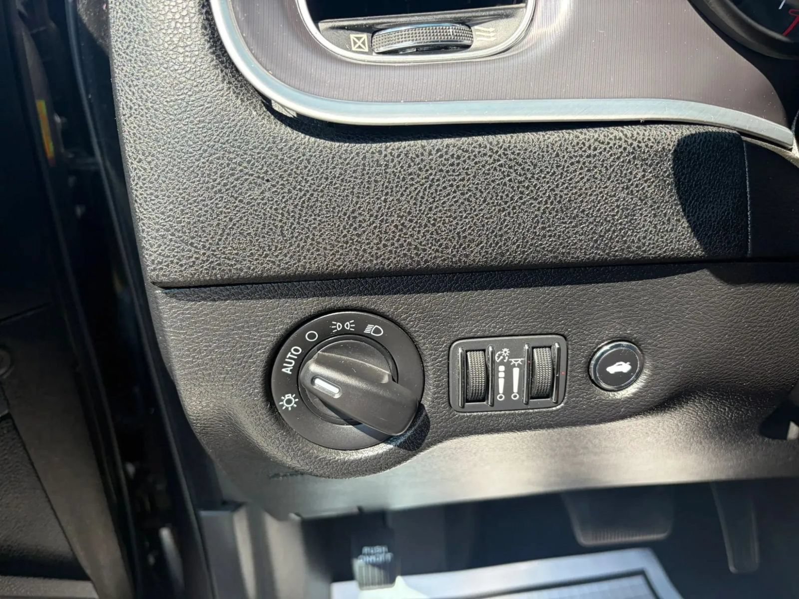 Used 2019 Dodge Charger SXT RWD image 20