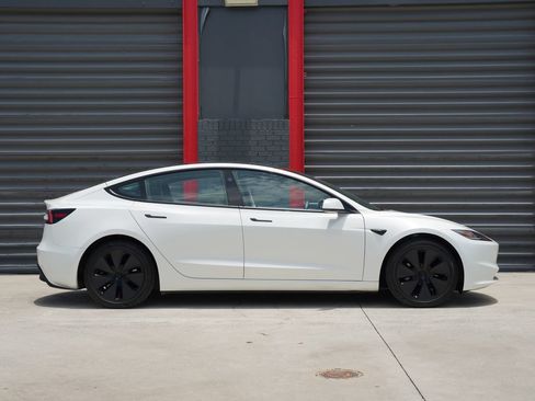 Used 2024 Tesla Model 3 Standard Range RWD image 4