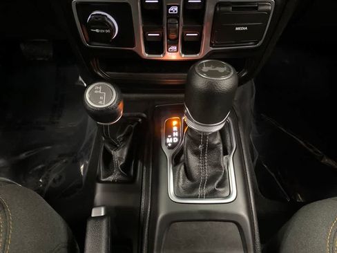 Used 2026 Jeep Wrangler Unlimited Sahara AWD/4WD image 25