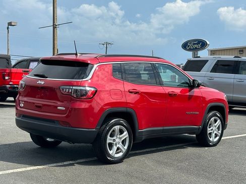 Used 2023 Jeep Compass Latitude w/ Convenience Group AWD/4WD image 8
