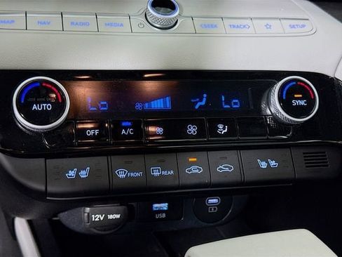 Used 2025 Hyundai Elantra Limited FWD image 16
