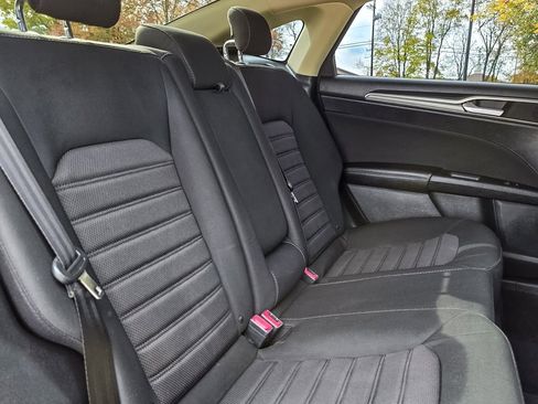 Used 2020 Ford Fusion SE image 27