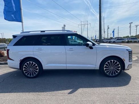 Used 2026 Hyundai Palisade Calligraphy image 2