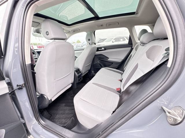 Used 2023 Volkswagen Taos SE w/ Panoramic Sunroof Package FWD image 21