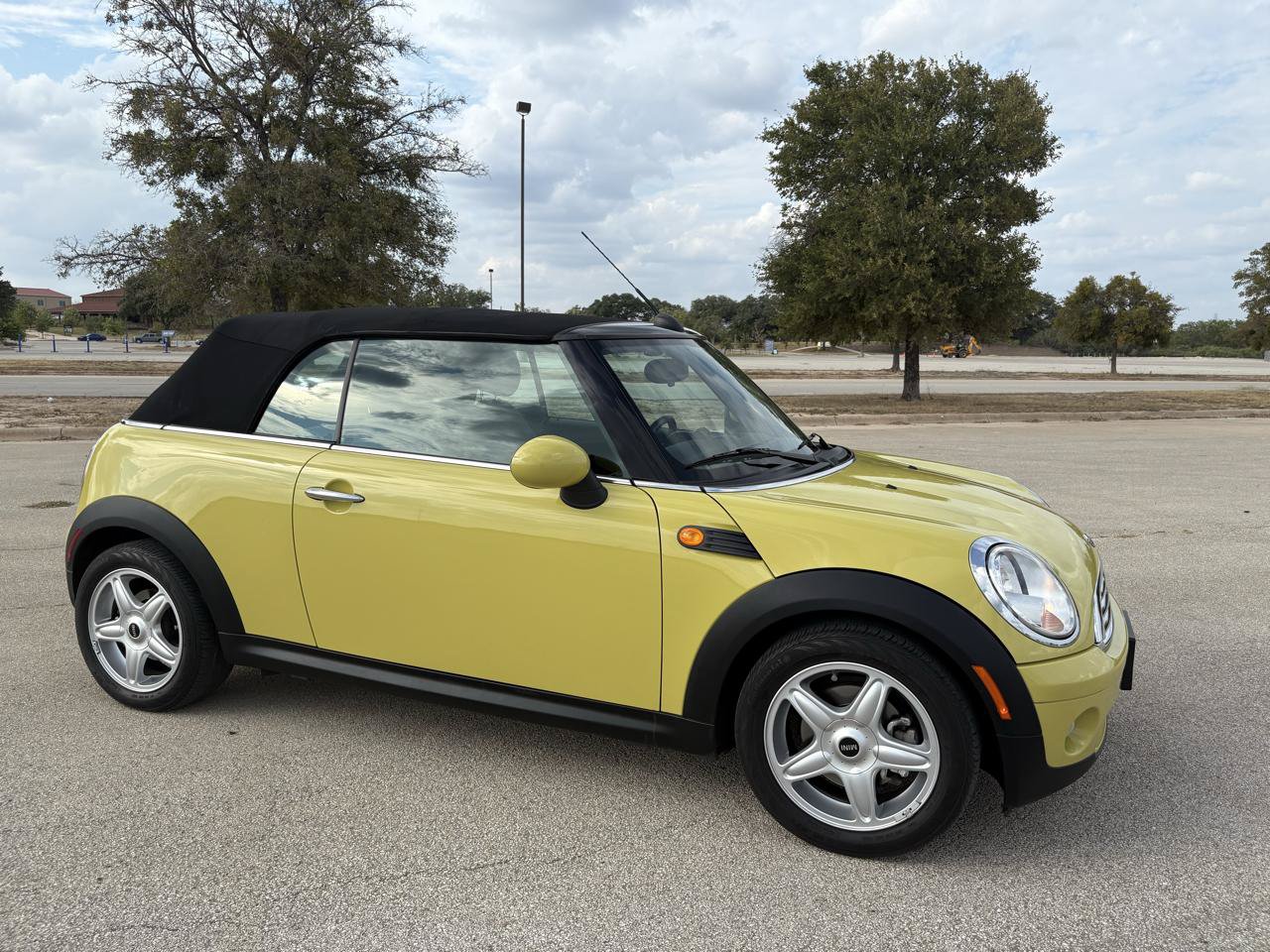 Used 2009 MINI Cooper Convertible FWD image 52