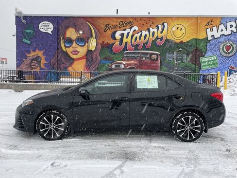 Used 2019 Toyota Corolla SE image 2