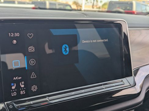 Used 2025 Volkswagen Atlas SE image 22