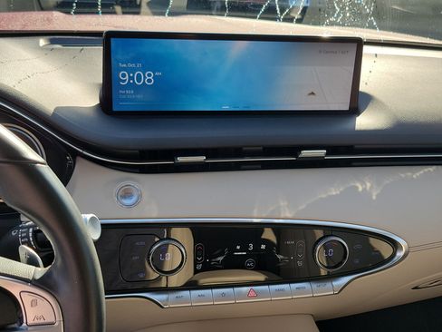 Certified 2023 Genesis GV70 2.5T image 9