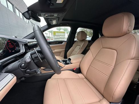 Used 2026 Porsche Cayenne E-Hybrid AWD/4WD image 5