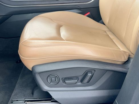 Used 2023 Audi Q8 Premium Plus image 14