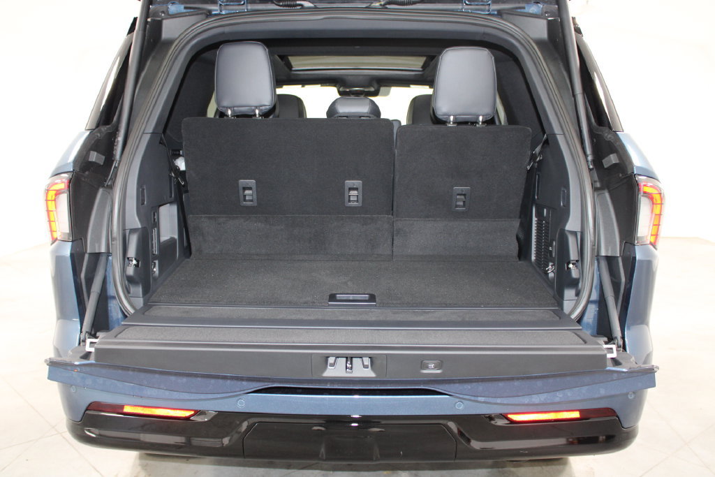 New 2027 Lincoln Navigator Reserve w/ Jet Appearance Package AWD/4WD image 34