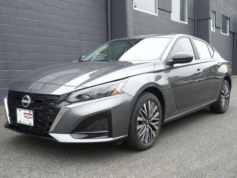 New 2025 Nissan Altima 2.5 SV image 1