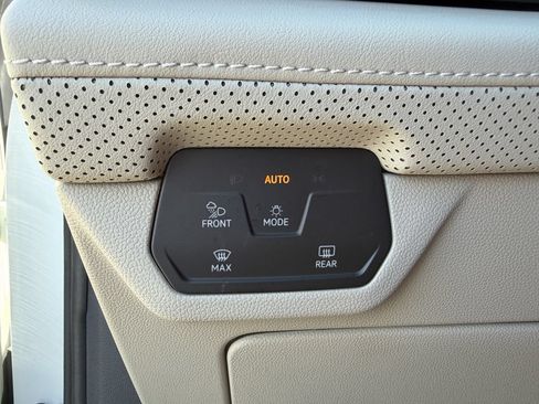 Used 2024 Volkswagen Atlas SE w/ Panoramic Sunroof Package FWD image 29