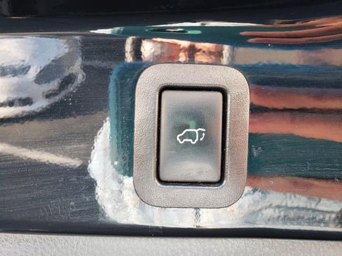 Used 2019 Toyota Highlander XLE image 10