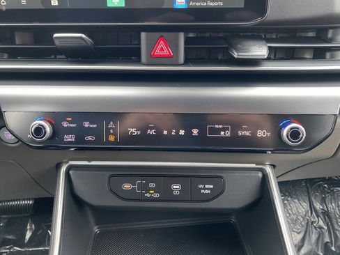 New 2026 Kia Carnival LX image 19