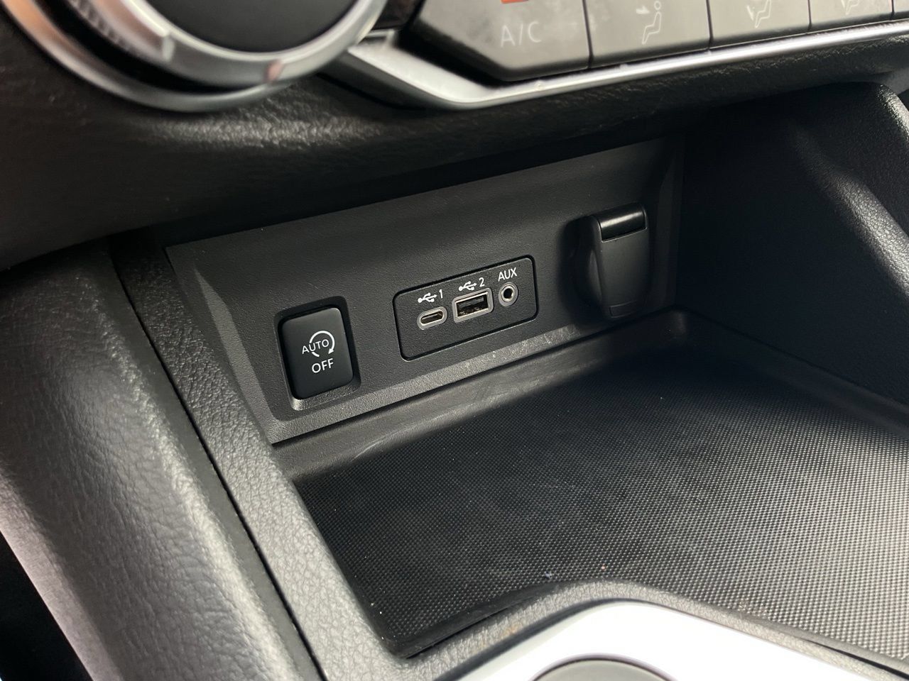 Used 2025 Nissan Sentra SV FWD image 22