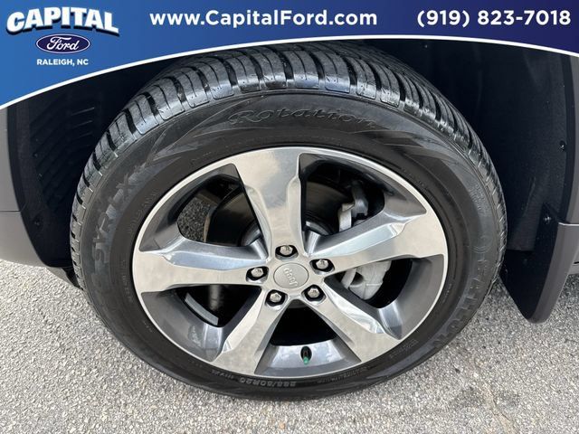 Used 2022 Jeep Grand Cherokee Limited w/ MOPAR Finishing Package AWD/4WD image 13
