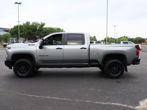 Used 2025 Chevrolet Silverado 2500 ZR2 w/ Technology Package AWD/4WD image 38