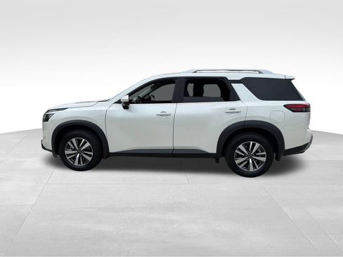 Certified 2024 Nissan Pathfinder SL FWD image 4