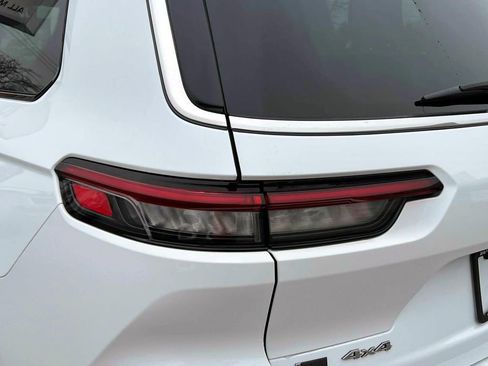 Certified 2023 Jeep Grand Cherokee L Overland w/ Luxury Tech Group IV AWD/4WD image 8