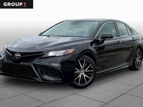 Used 2021 Toyota Camry SE w/ Convenience Package image 1