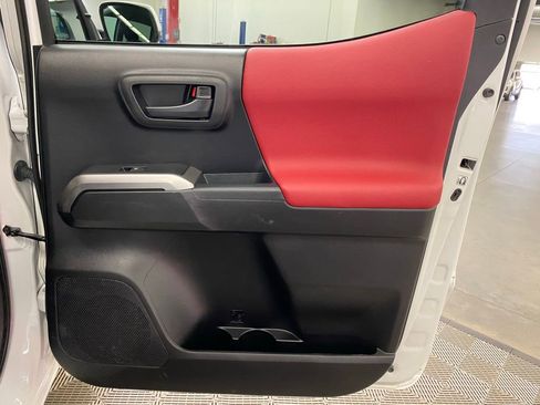 Used 2019 Toyota Tacoma SR5 image 11