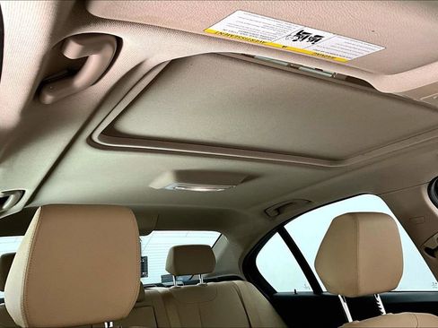 Used 2018 BMW 320i Sedan image 22