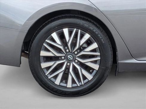 Used 2024 Nissan Altima 2.5 SV image 21