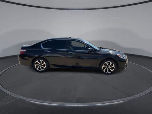 Used 2017 Honda Accord EX image 9