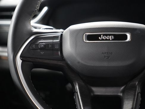 Certified 2024 Jeep Grand Cherokee L Limited w/ Luxury Tech Group II image 20