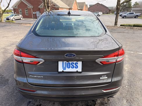 Used 2020 Ford Fusion SE image 4