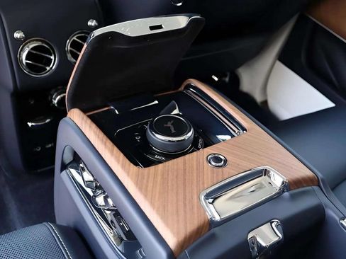 Certified 2026 Rolls-Royce Cullinan AWD/4WD image 8