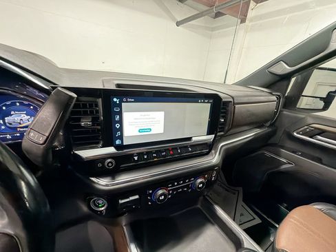 Certified 2024 Chevrolet Silverado 2500 High Country w/ High Country Premium Package AWD/4WD image 17