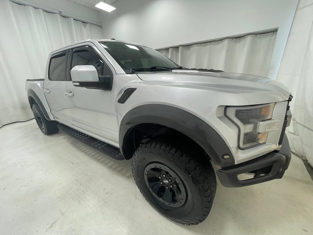 Used 2018 Ford F150 Raptor w/ Equipment Group 802A Luxury AWD/4WD image 3