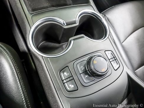 Used 2022 GMC Terrain SLT image 17