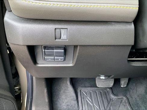 Used 2024 Chevrolet Colorado ZR2 w/ Technology Package image 31