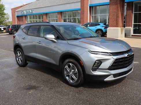Used 2025 Chevrolet Blazer LT w/ Convenience Package AWD/4WD image 2