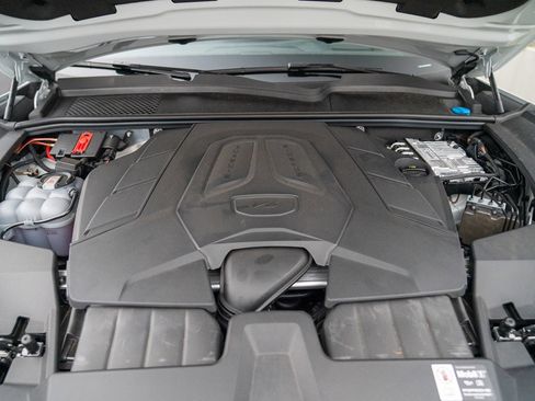 Used 2025 Porsche Cayenne image 27