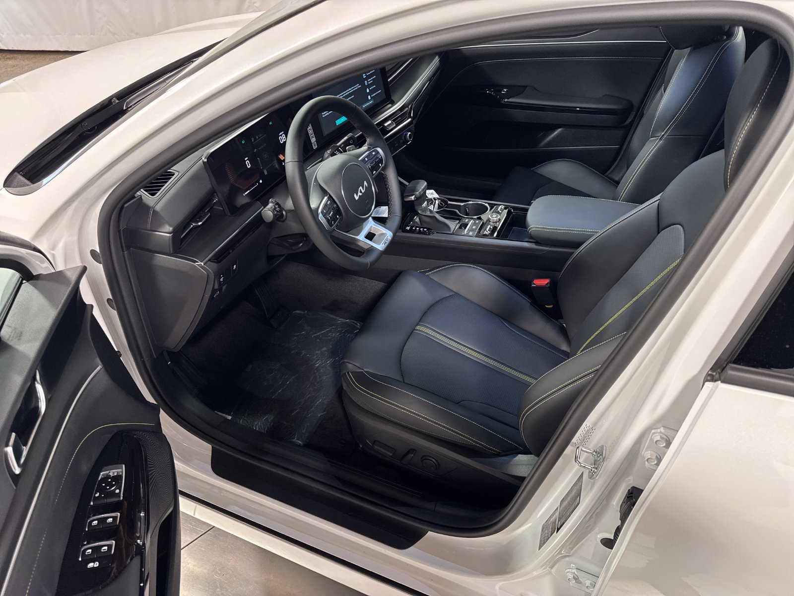 New 2027 Kia K5 GT FWD image 3