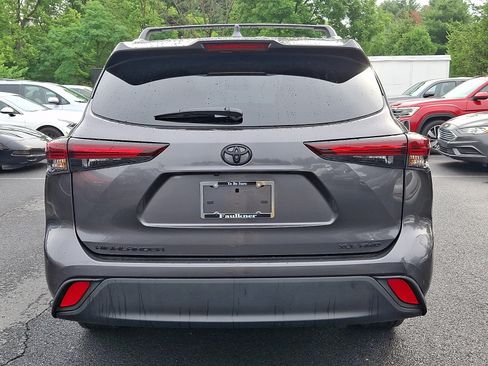 Used 2024 Toyota Highlander XLE AWD/4WD image 6