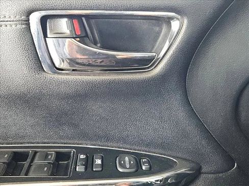 Used 2018 Toyota Avalon XLE image 6