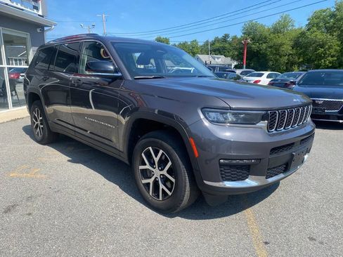Used 2023 Jeep Grand Cherokee L Limited AWD/4WD image 3