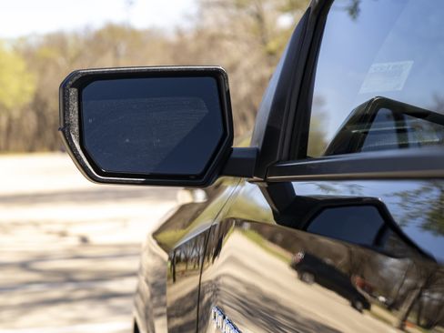 Used 2023 Chevrolet Colorado Z71 w/ Z71 Convenience Package 2 image 12