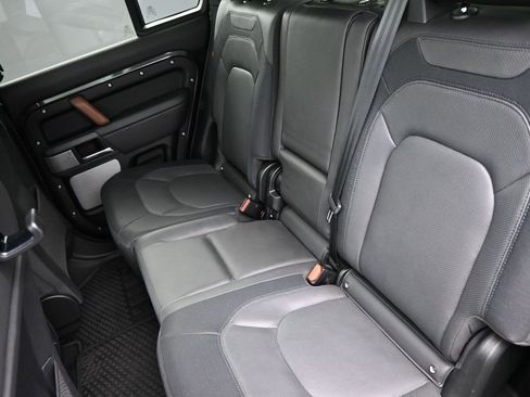 Used 2023 Land Rover Defender 130 X-Dynamic SE image 9