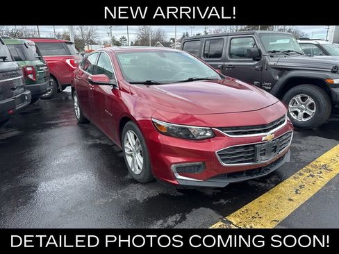 Used 2017 Chevrolet Malibu LT image 2
