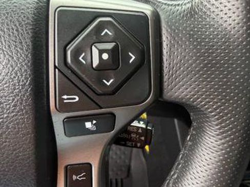 Used 2018 Toyota Tacoma SR5 image 17